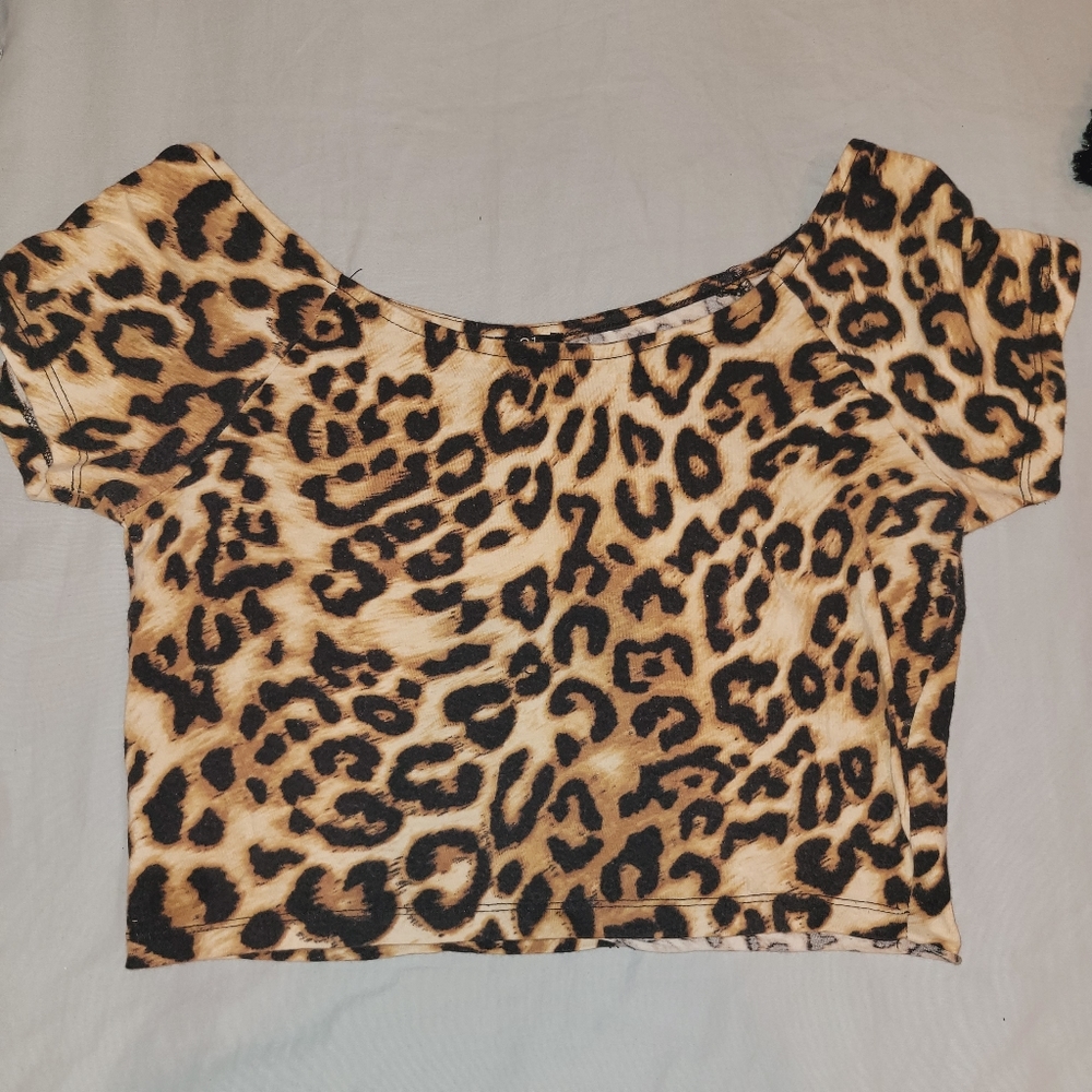 Chetah print crop top.